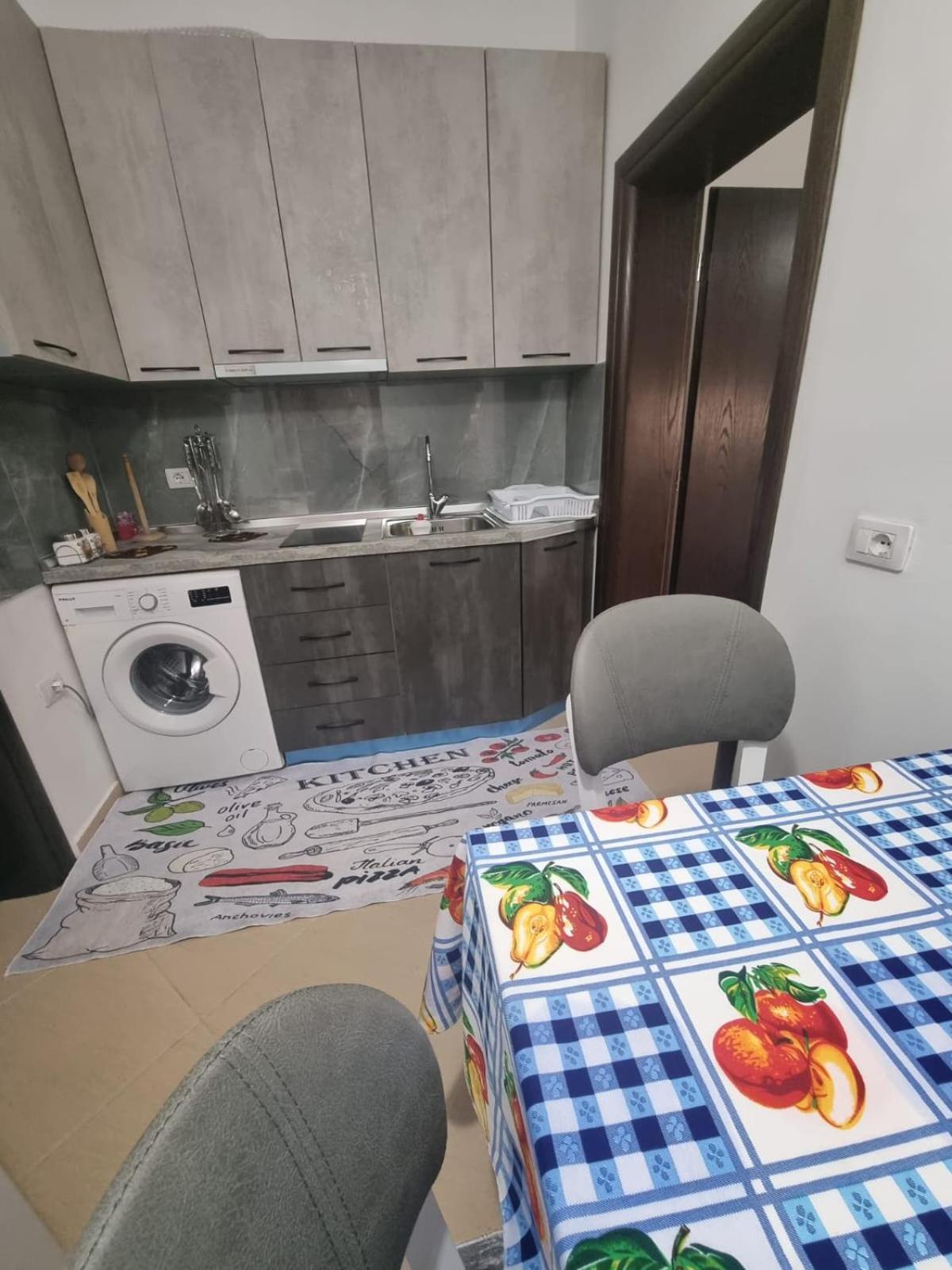Vila Megi-Rent Room Vlorë Eksteriør billede