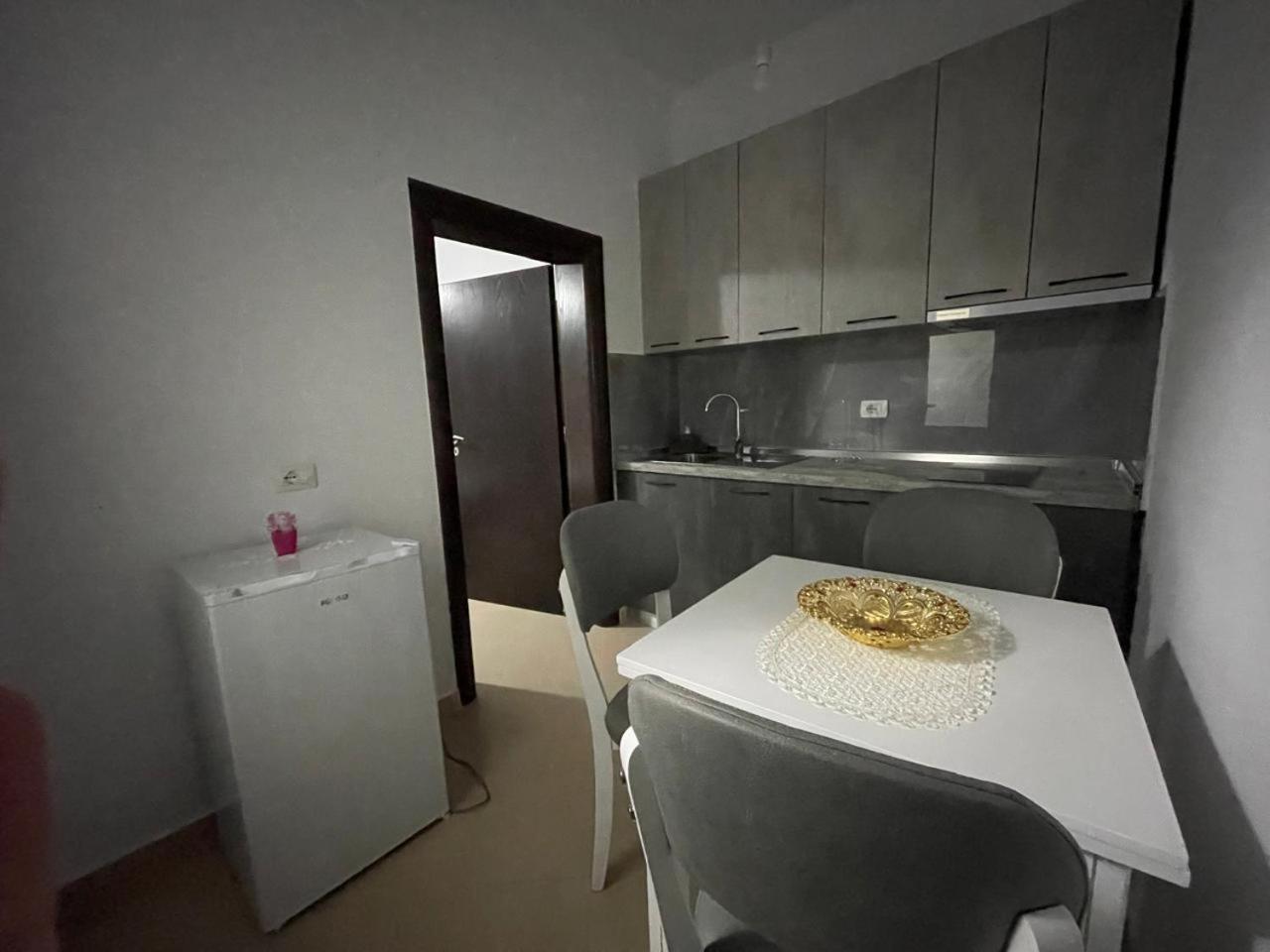 Vila Megi-Rent Room Vlorë Eksteriør billede